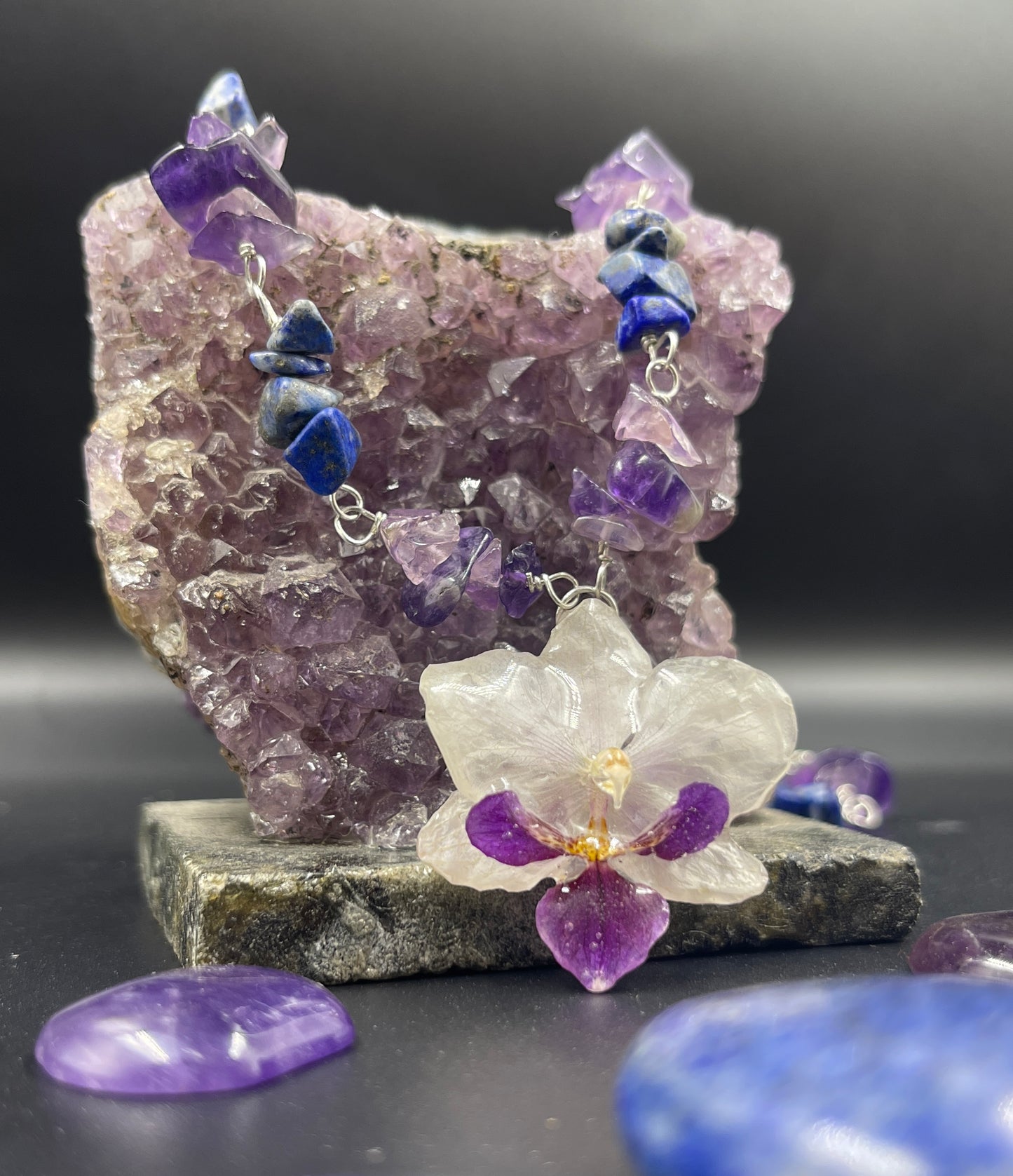 Mini-Lapislazuli- und Amethyst-Orchidee 🌺